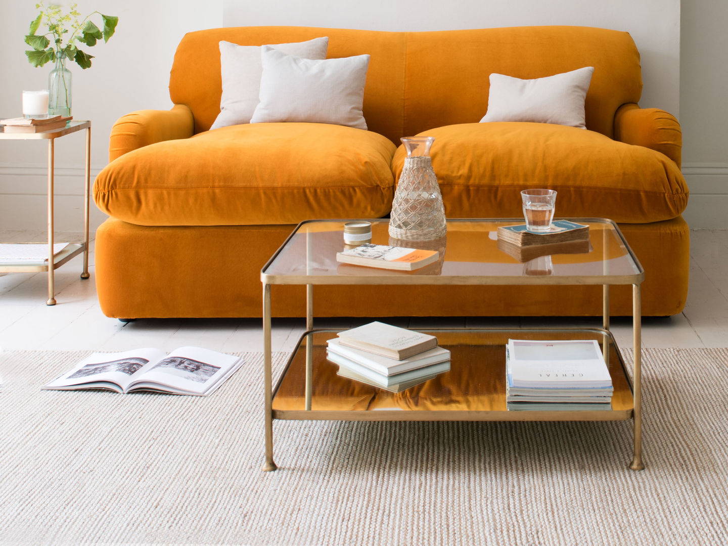Wonder-Boy coffee table Loaf 모던스타일 거실 brass,glass,coffee table,table,living room,orange sofa,sofa