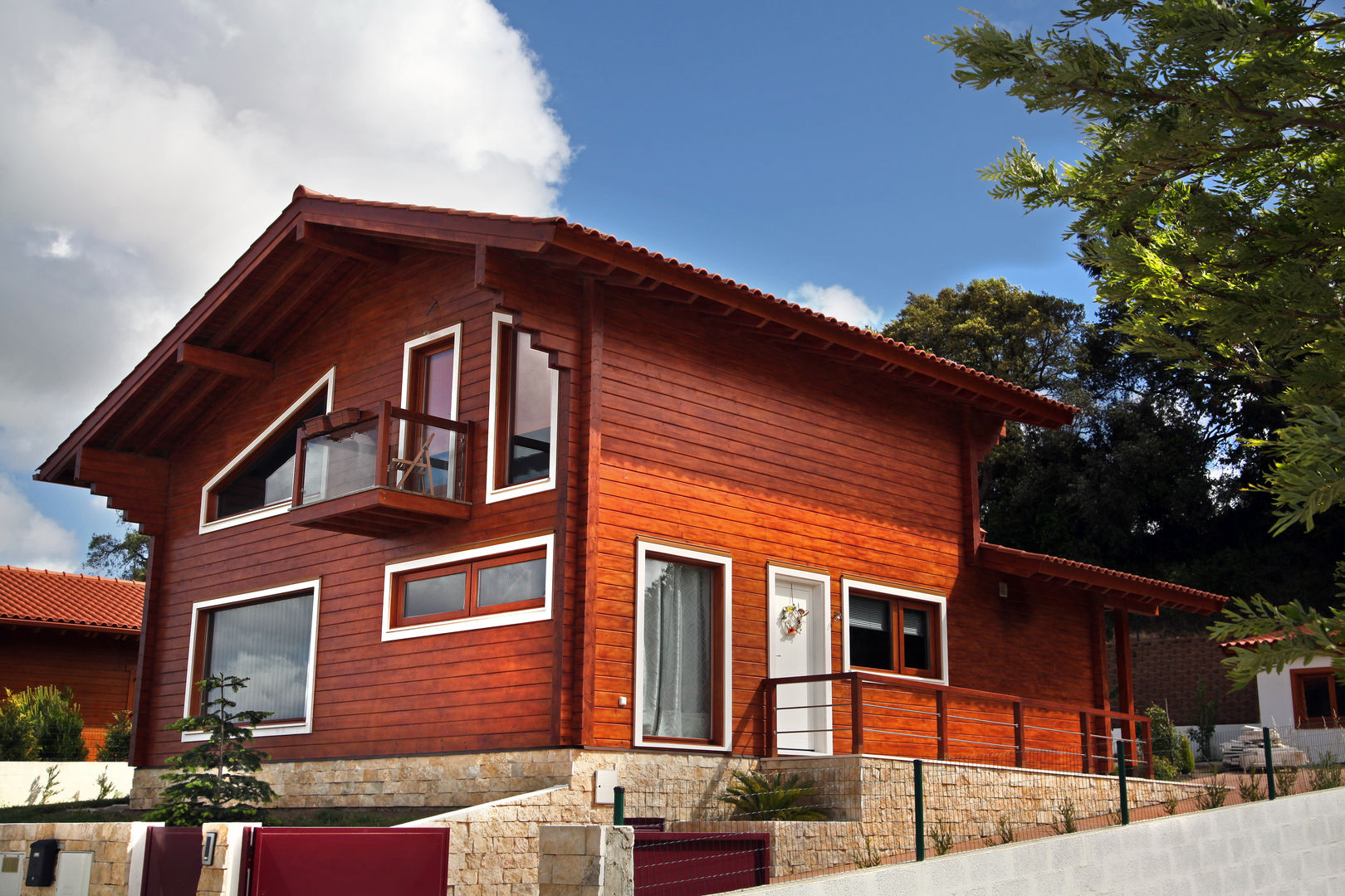 homify Casas de madera Madera Acabado en madera