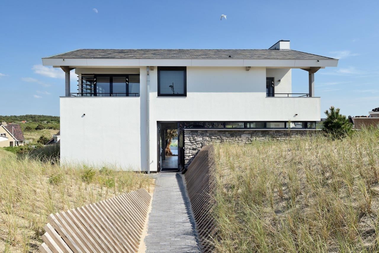 Villa in de duinen: met uitzicht op zee zijn alle dromen vervuld, BNLA architecten BNLA architecten Mediterrane huizen