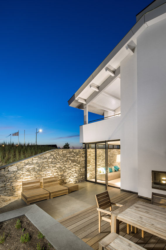 Villa in de duinen: met uitzicht op zee zijn alle dromen vervuld, BNLA architecten BNLA architecten Mediterrane huizen