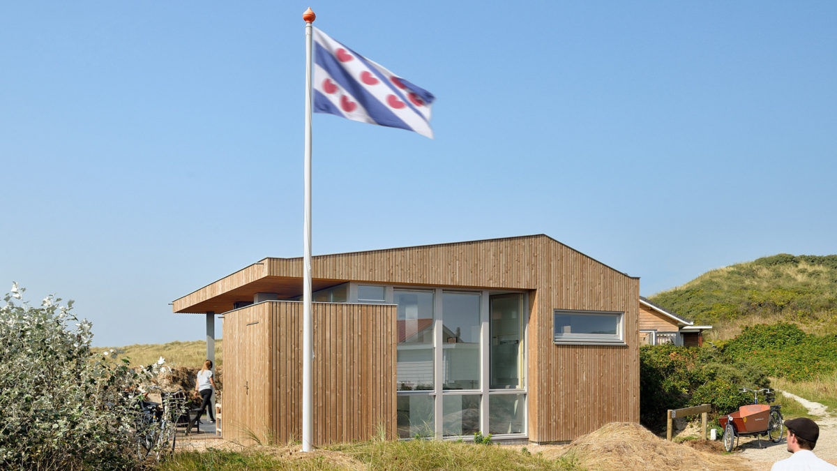 Luxe vakantiehuisje in de duinen van Vlieland, BNLA architecten BNLA architecten Casas minimalistas