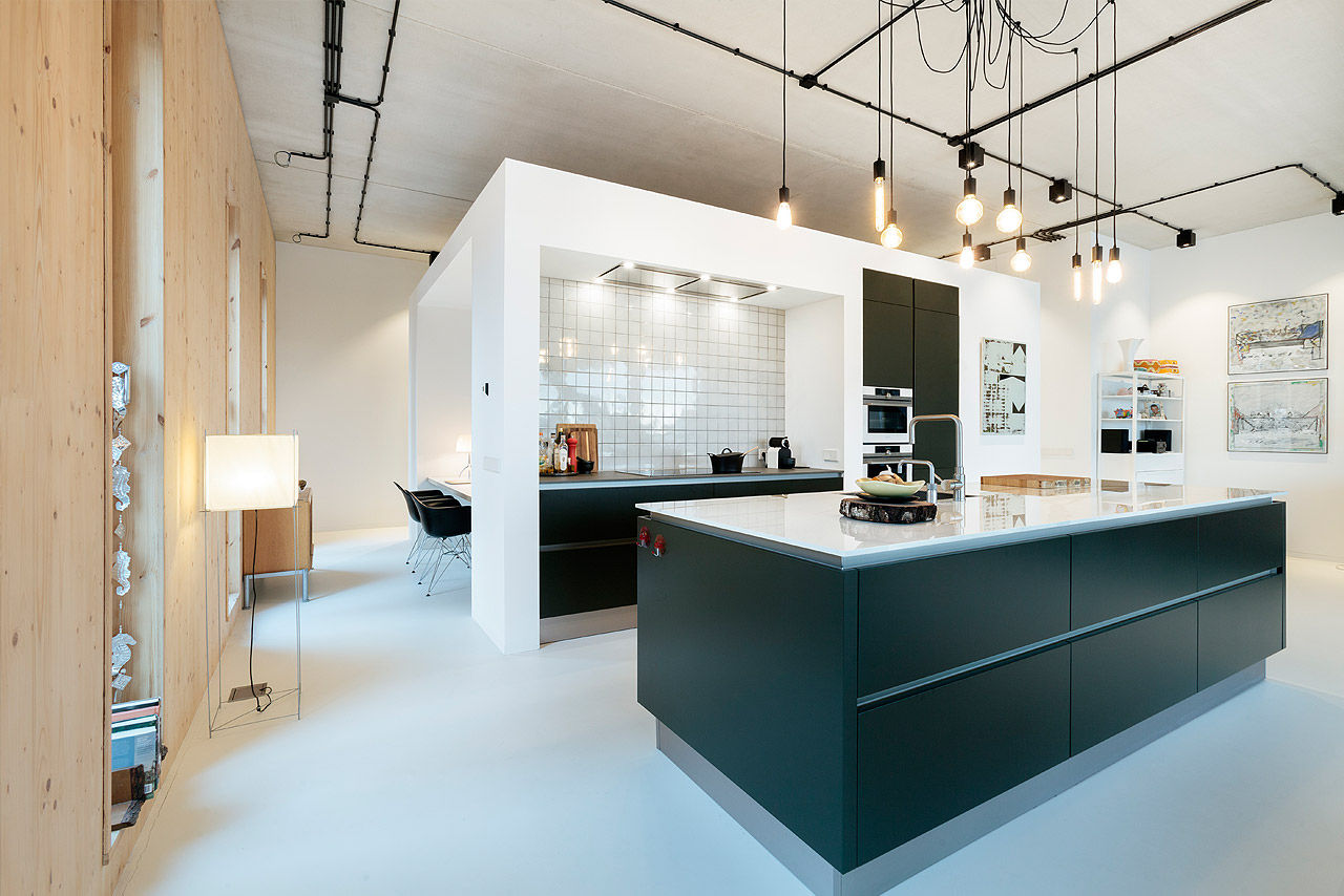 Strak, modern en duurzaam interieur met karakter, BNLA architecten BNLA architecten Modern kitchen