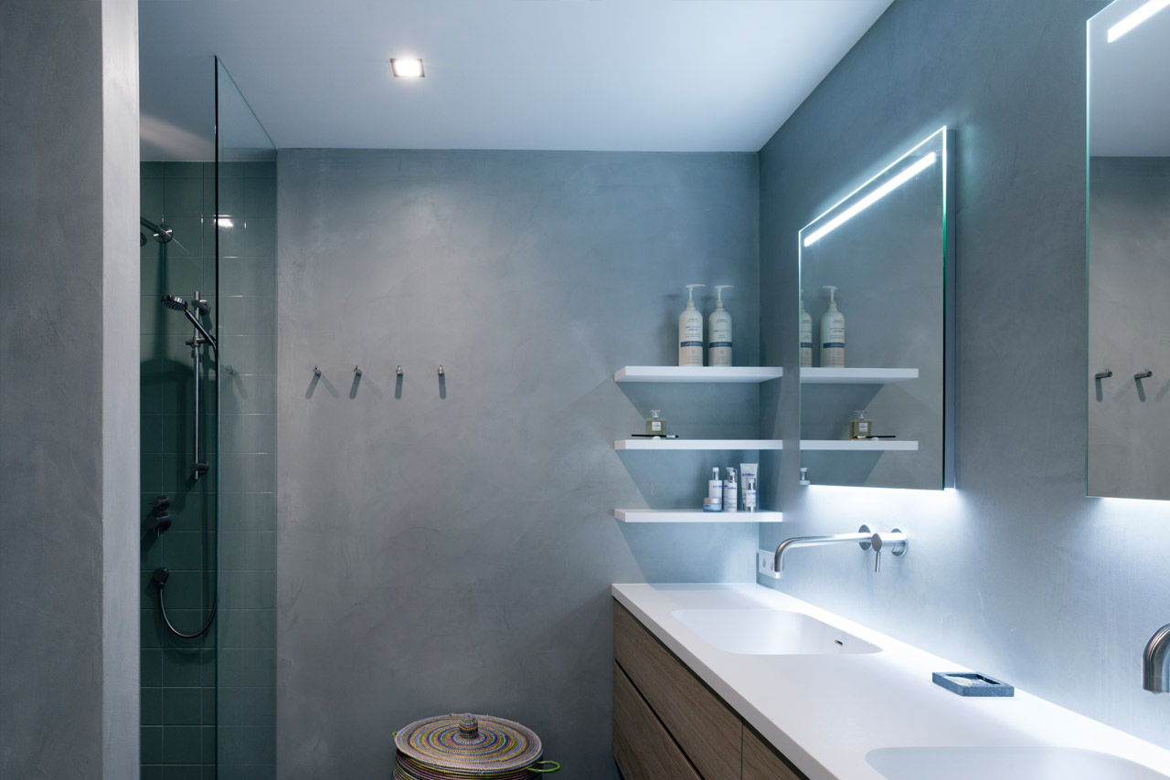 Strak, modern en duurzaam interieur met karakter, BNLA architecten BNLA architecten Modern bathroom