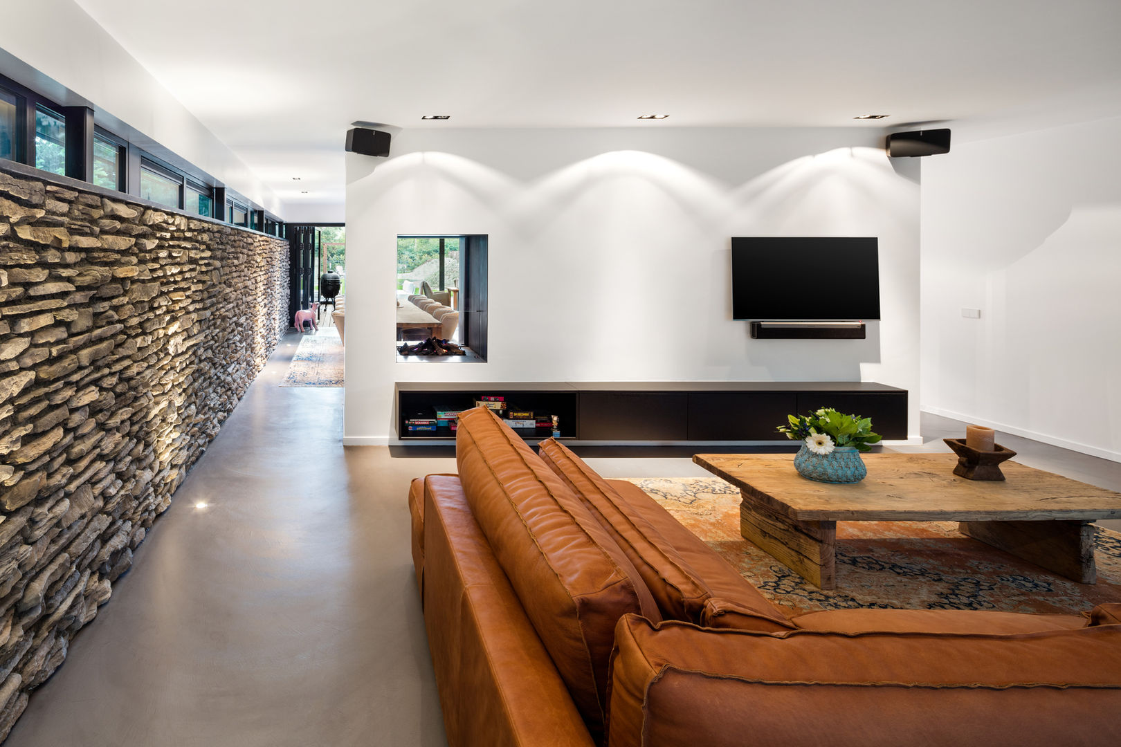 Bosrijk wonen in een droomvilla, BNLA architecten BNLA architecten Salas de estilo moderno
