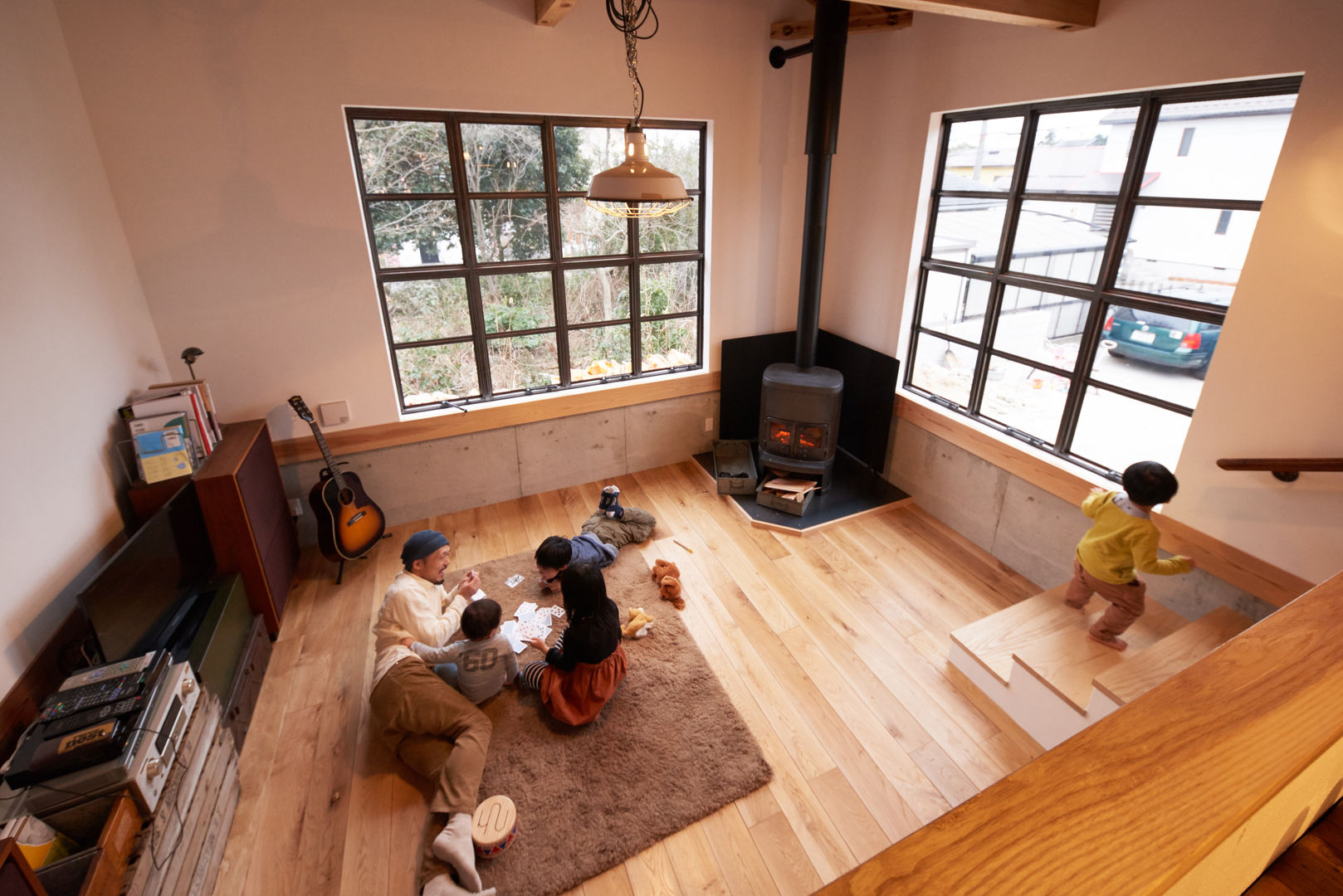 琵琶湖の家, URBAN GEAR URBAN GEAR Living room Solid Wood Multicolored