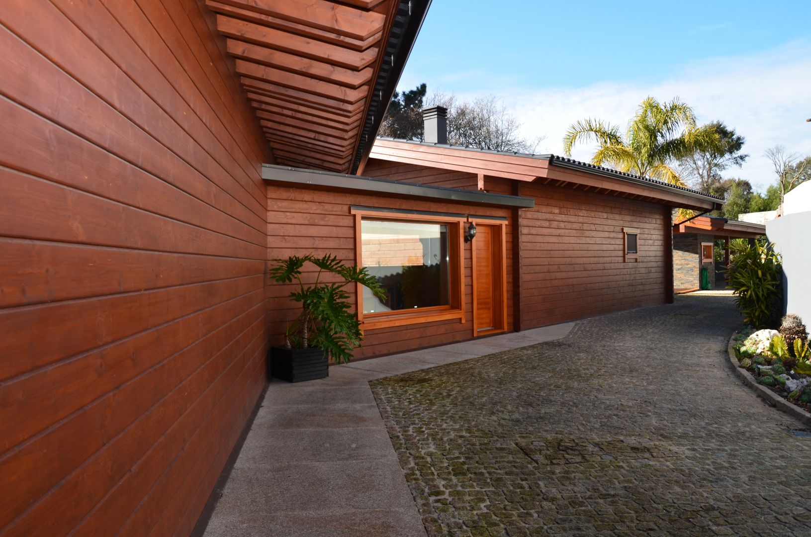 RUSTICASA | Casa unifamiliar | Sta. Maria da Feira, RUSTICASA RUSTICASA Casas de madeira Madeira maciça Multicolor casa,Casa Pré-fabricada,casa de madeira,madeira,exterior de madeira,parede de painéis de madeira,Rusticasa