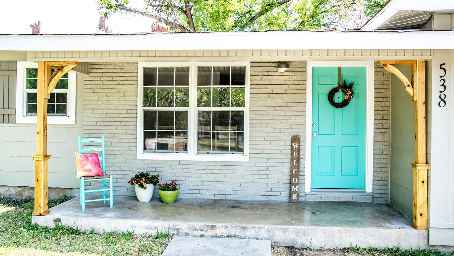 Unik Flip House 2 Williamsburg San Antonio Tx Exterior House Noelia Ünik Designs Country house flip,house,sanantonio,texas,fixerupper,remodeling,unik,homestaging,remodel