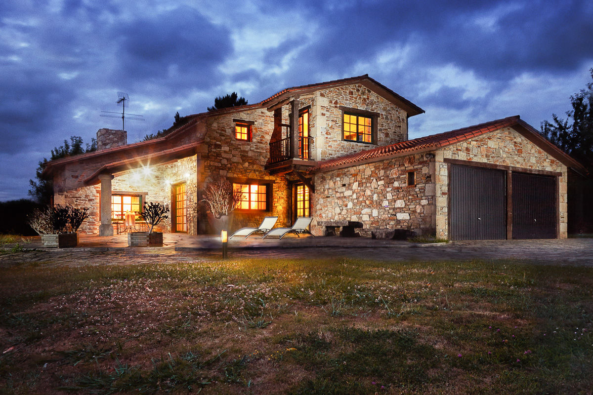 CHALET EN TIOBRE - BETANZOS homify Casas de estilo rústico