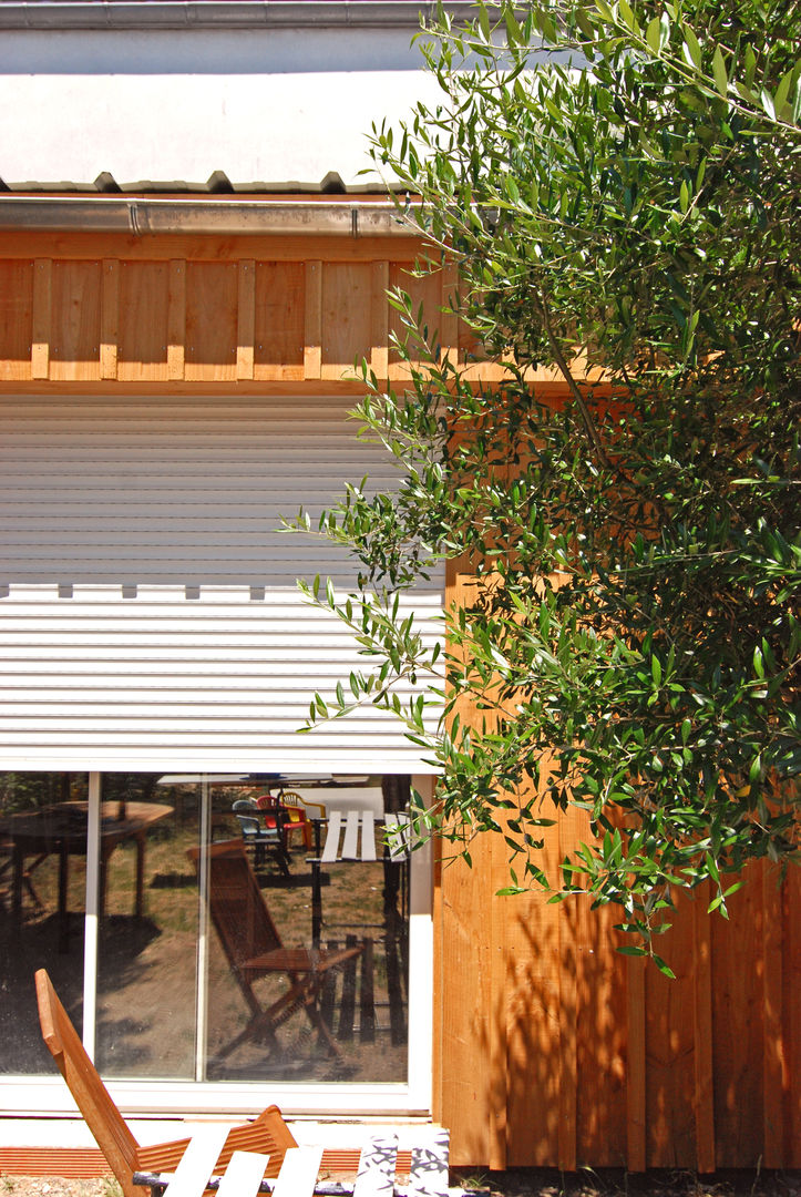 Une belle extension en bois, B² atelier d'architecture B² atelier d'architecture Casas de estilo minimalista
