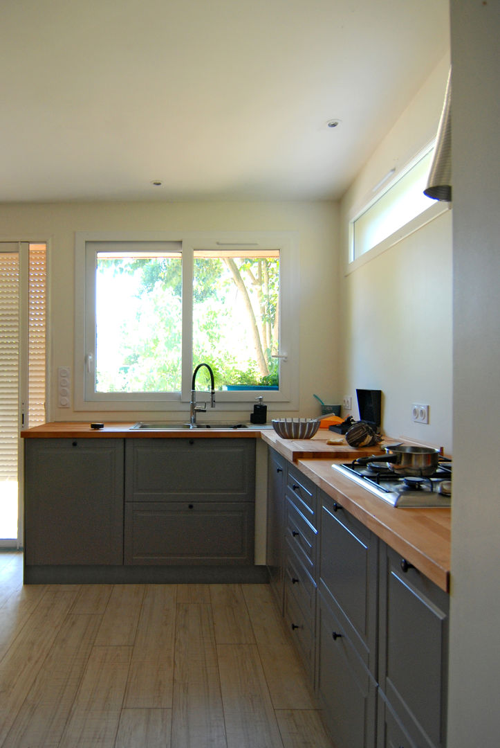 Une belle extension en bois, B² atelier d'architecture B² atelier d'architecture Kitchen