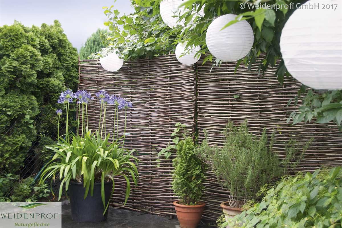 Nachhaltig und stylish: Zäune und Sichtschutz aus Naturmaterialien, naturgeflechte24 naturgeflechte24 Modern style gardens Wood Wood effect