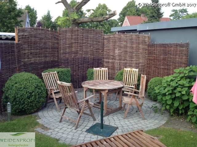 Nachhaltig und stylish: Zäune und Sichtschutz aus Naturmaterialien, naturgeflechte24 naturgeflechte24 Rustic style garden Wood Wood effect