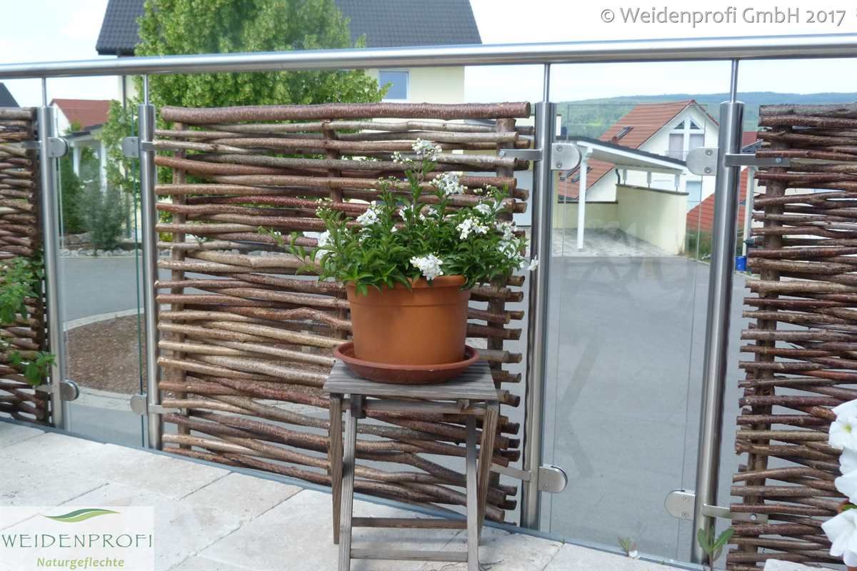 Nachhaltig und stylish: Zäune und Sichtschutz aus Naturmaterialien, naturgeflechte24 naturgeflechte24 Modern Garden Wood Wood effect