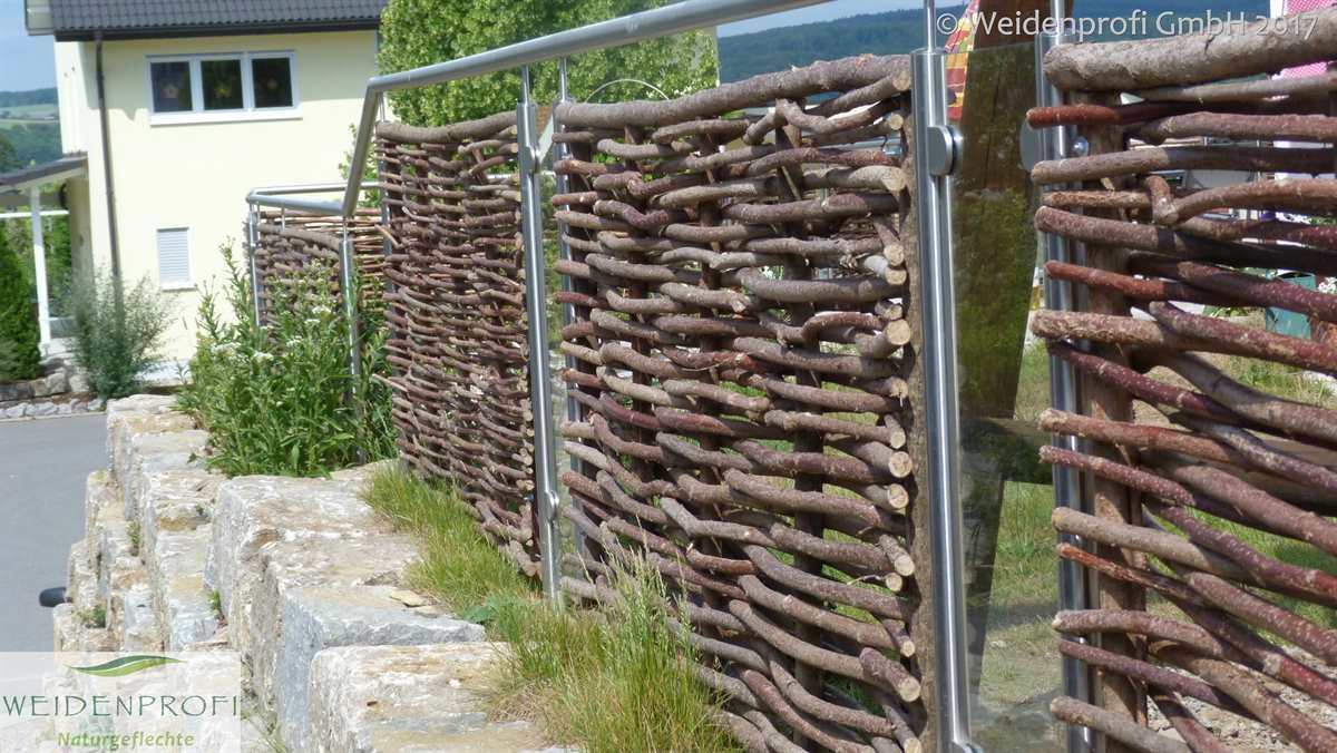 Nachhaltig und stylish: Zäune und Sichtschutz aus Naturmaterialien, naturgeflechte24 naturgeflechte24 Jardins modernos Madeira Acabamento em madeira