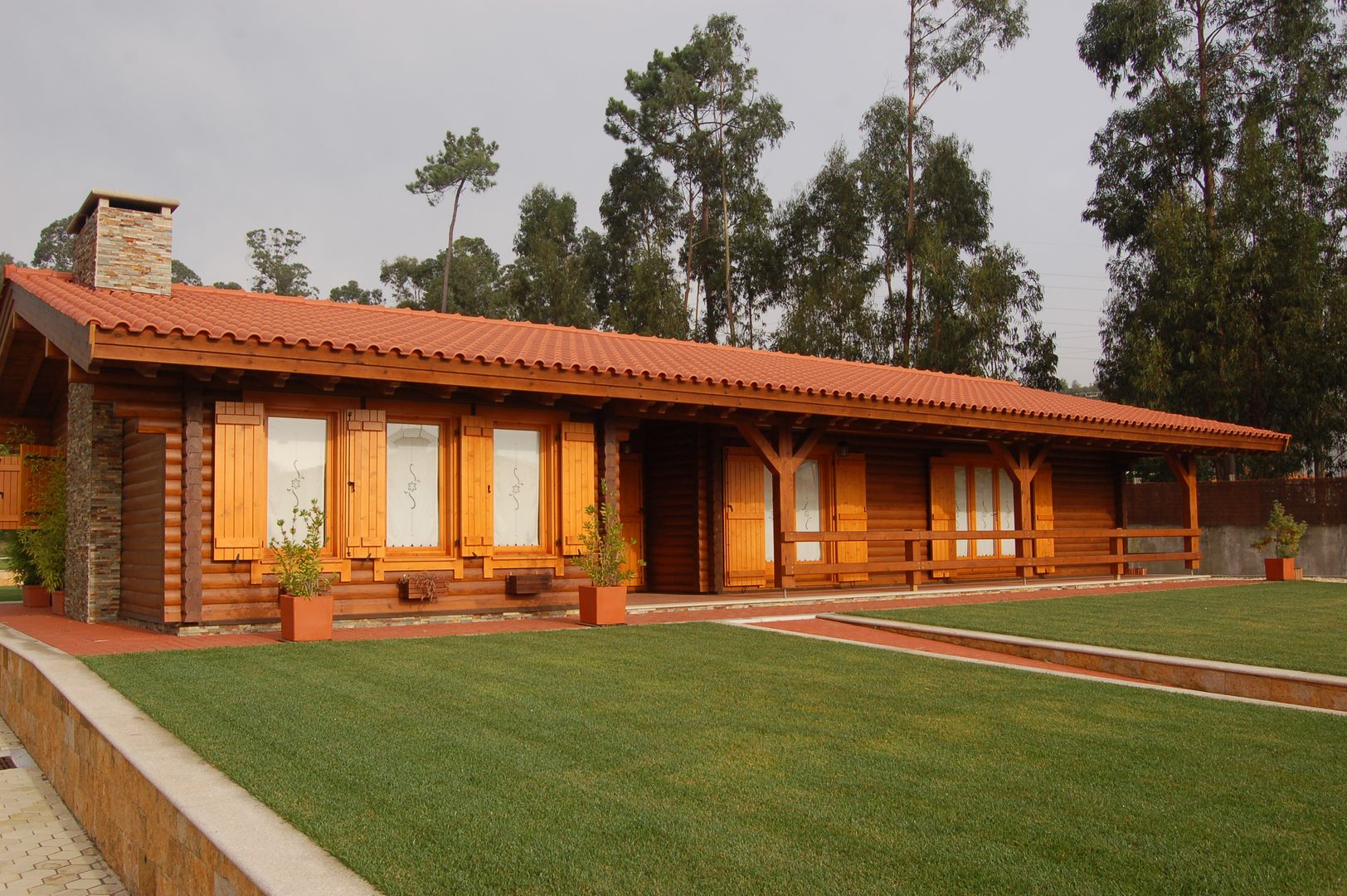 Casa unifamiliar pré-fabricada de 176m² em Vila Nova de Gaia, RUSTICASA RUSTICASA Casas de madeira Madeira maciça Multicolor casa,Casa Pré-fabricada,casa de madeira,madeira,exterior de madeira,parede de painéis de madeira,Rusticasa