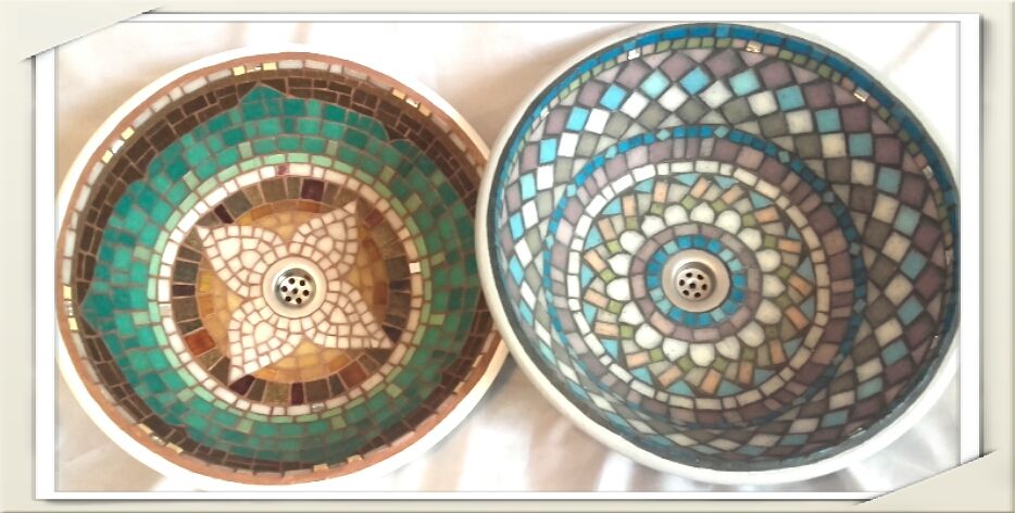 Bachas en mosaico veneciano, Mosa Y Quito Mosa Y Quito Colonial style bathroom Sinks