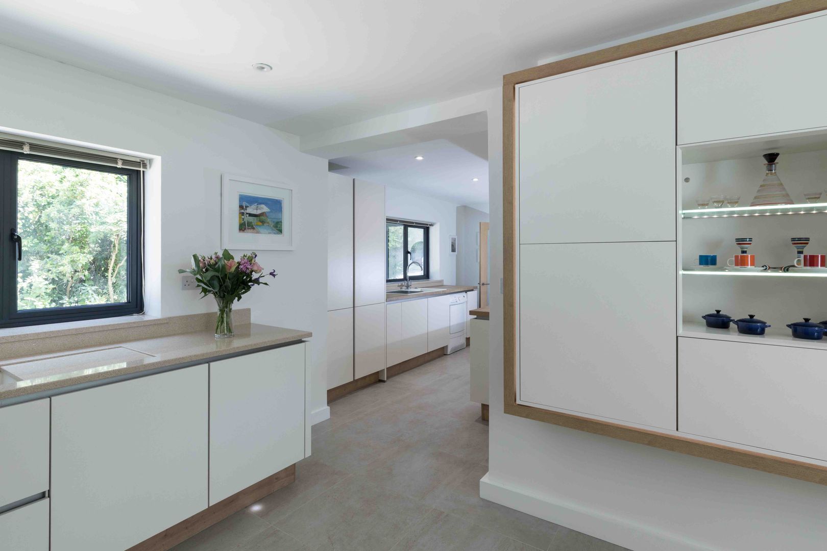 House in Hamble, LA Hally Architect LA Hally Architect Built-in kitchens