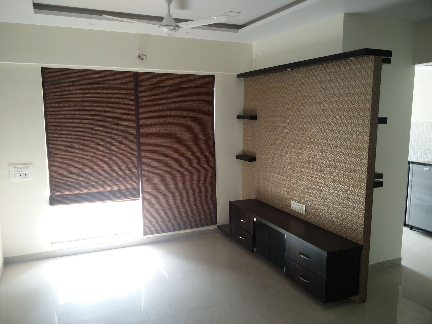 Compact houses, Workz Services LLP Workz Services LLP Asian style living room