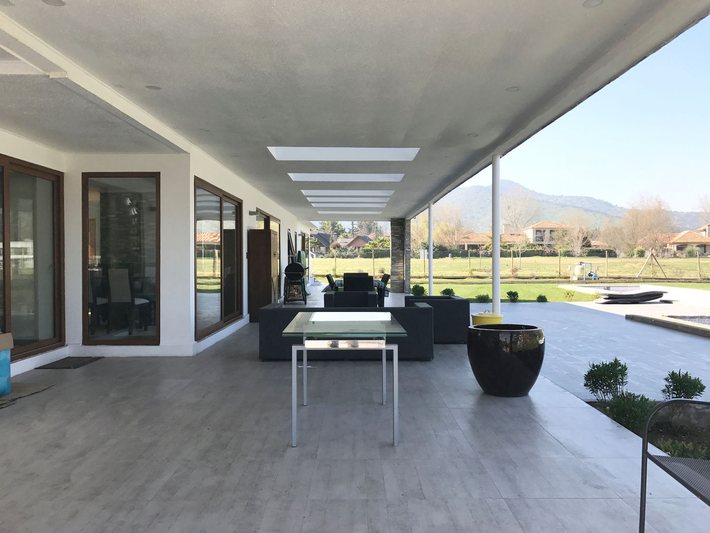 Casa El Golf, AtelierStudio AtelierStudio Balcones y terrazas modernos
