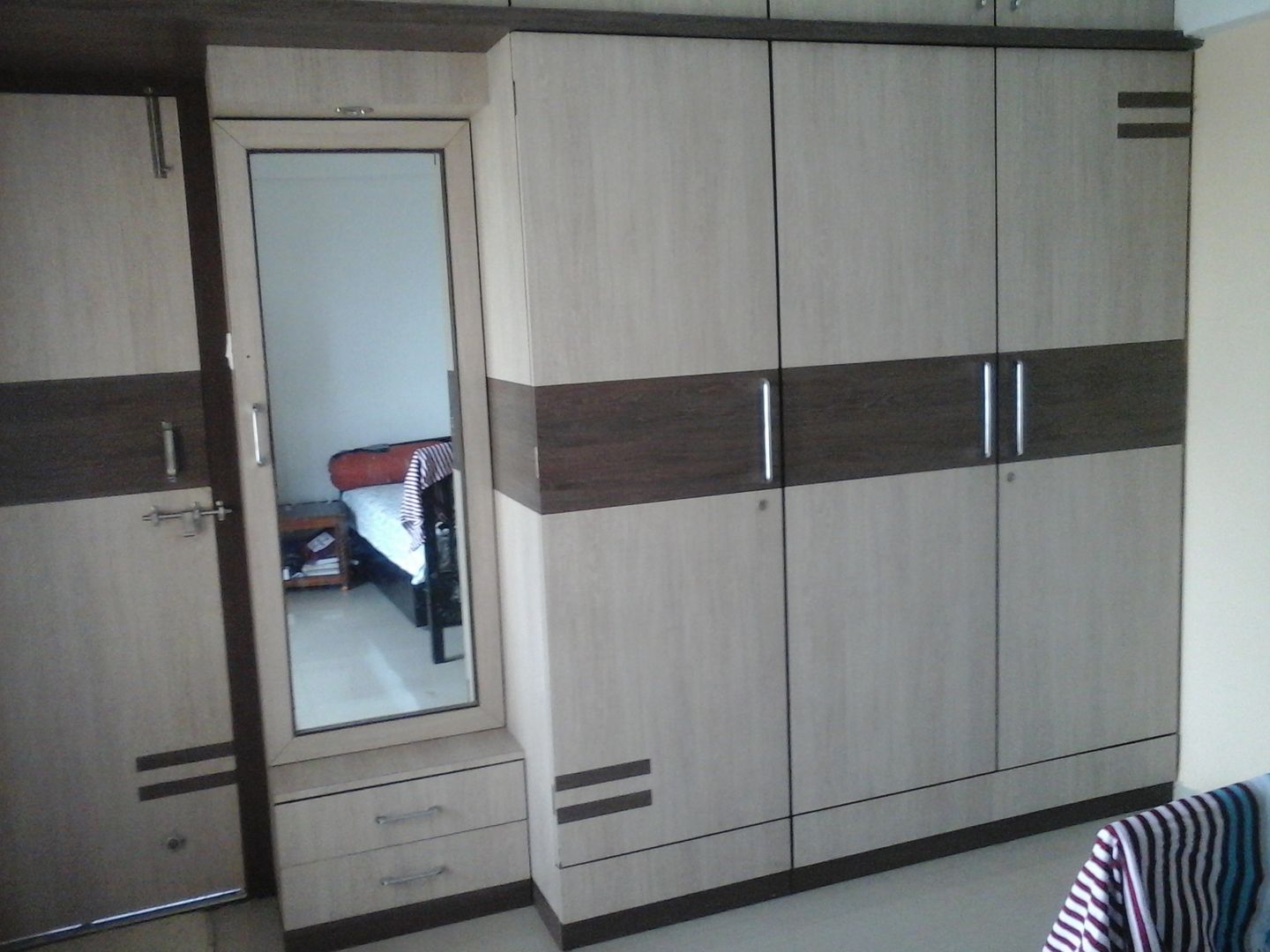Wardrobe homify Asian style bedroom Plywood