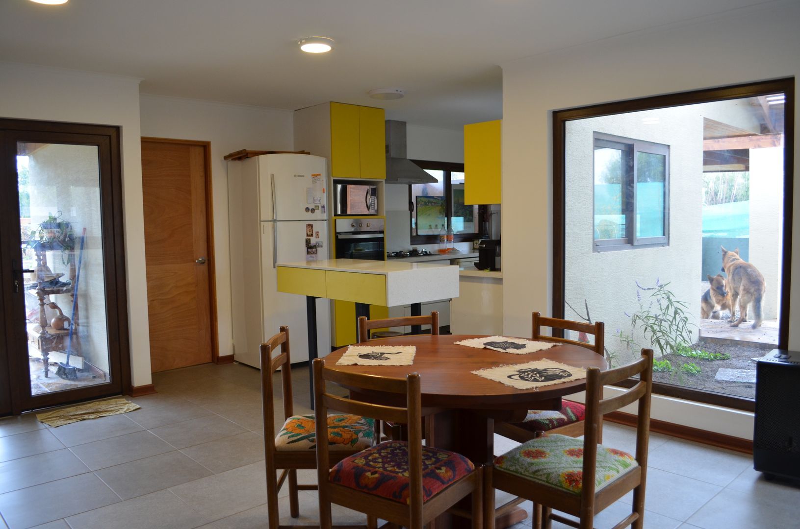 Vivienda Rendic, Qarquitectura Qarquitectura Eclectic style dining room