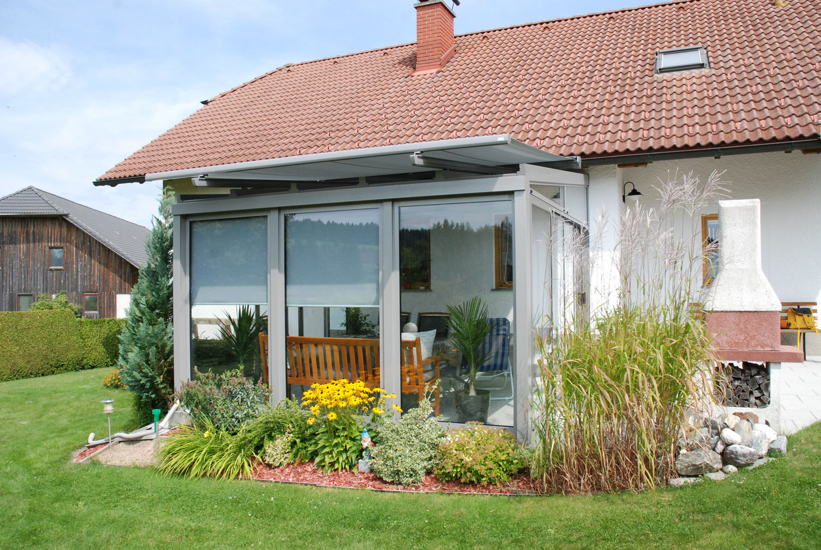 Sommergarten im grünen bei Windhaag bei Freistadt montiert, Schmidinger Wintergärten, Fenster & Verglasungen Schmidinger Wintergärten, Fenster & Verglasungen Nhà kính phong cách hiện đại Ly