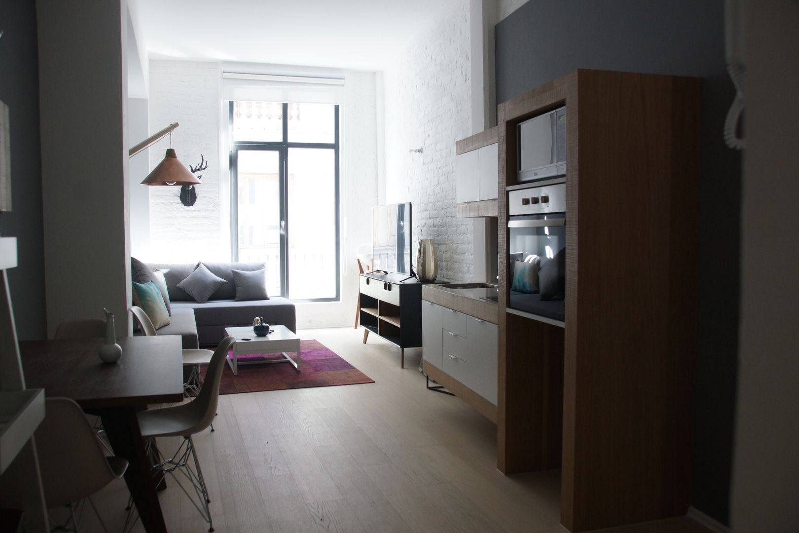 homify Minimalist dining room