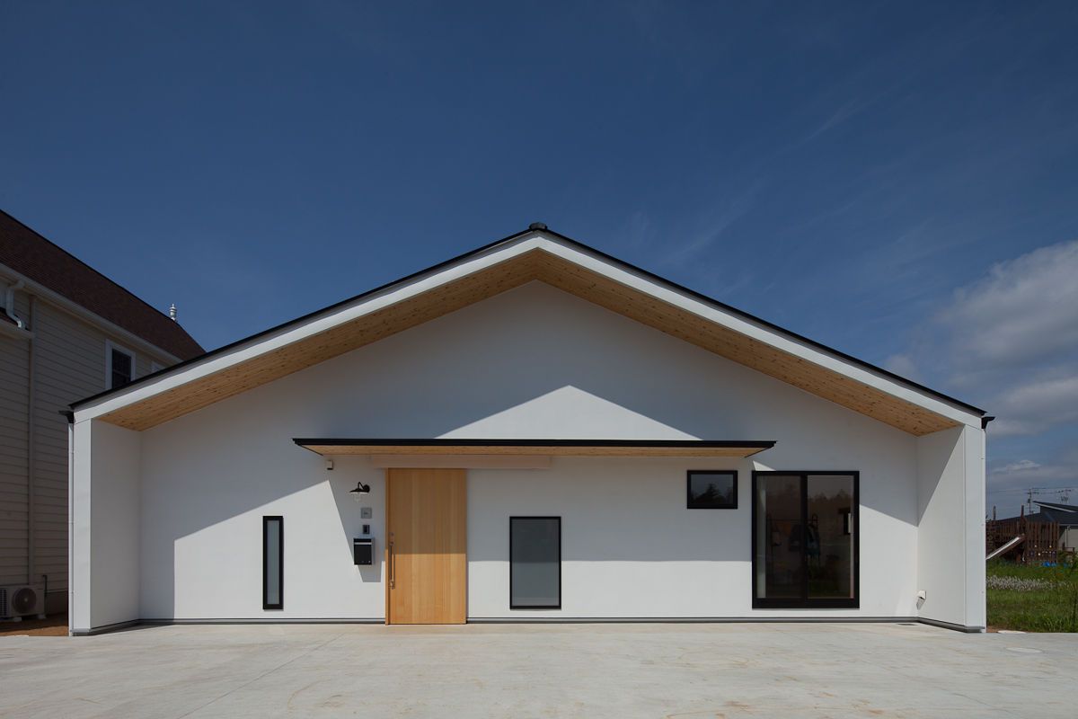 さんかく屋根の家/ Triangle Roof, 株式会社 井川建築設計事務所 株式会社 井川建築設計事務所 モダンな 家