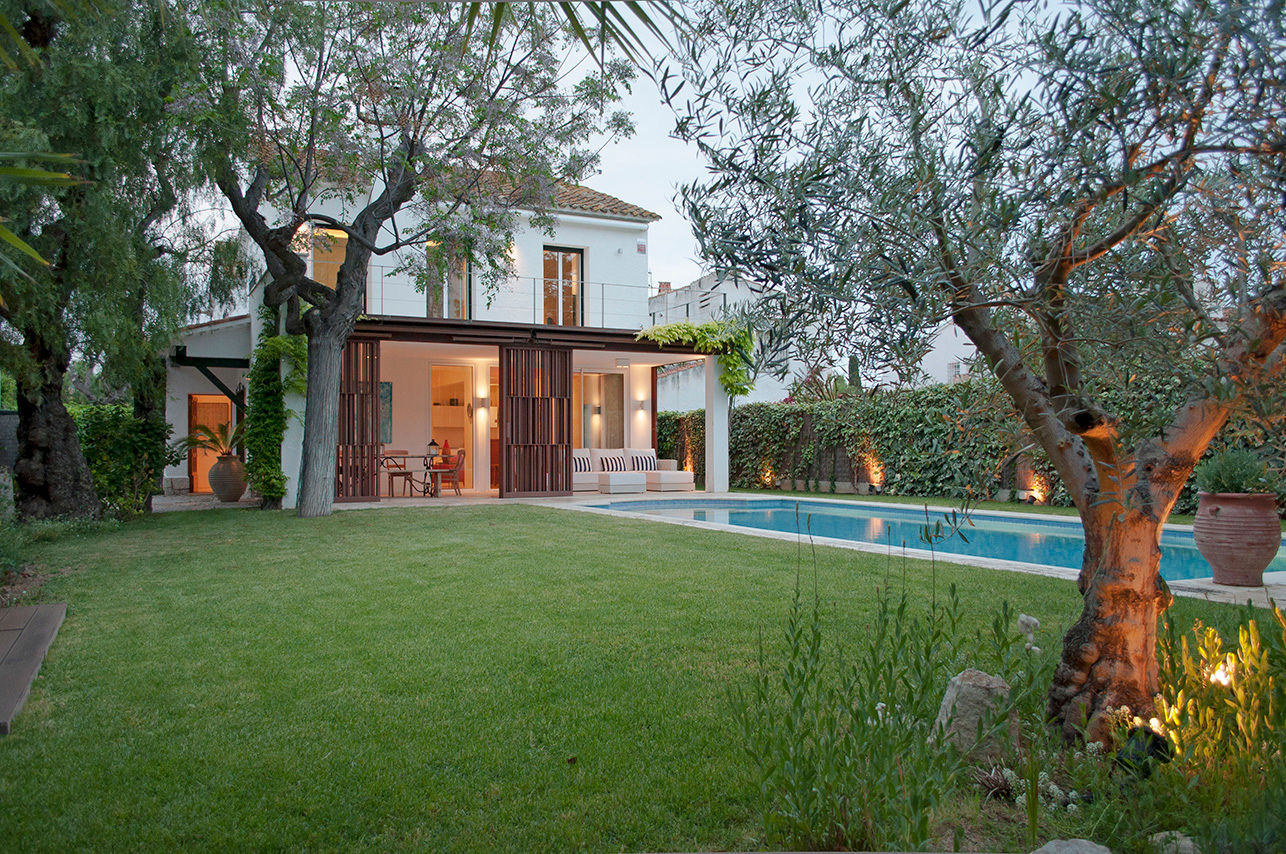 Garden with a pool Rardo - Architects Villa architects in sitges,arquitectos,sitges,garden,garden pool,facade