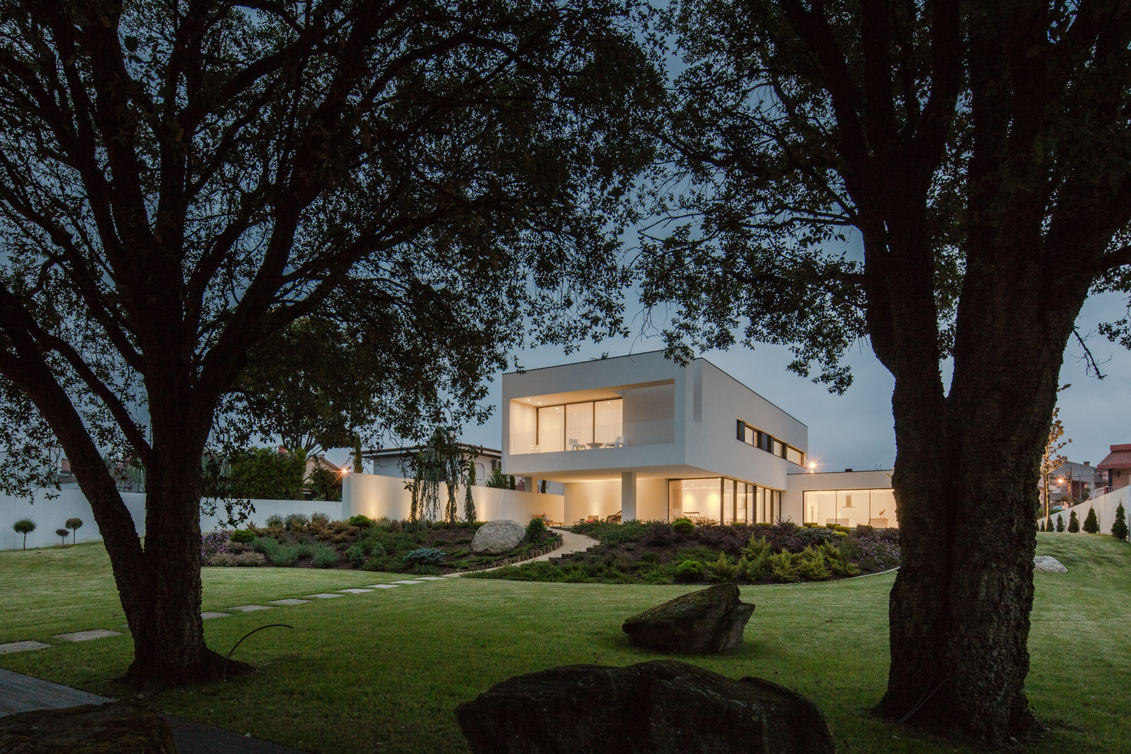 PERSPECTIVA EXTERIOR HUGO MONTE | ARQUITECTO Casas familiares Concreto