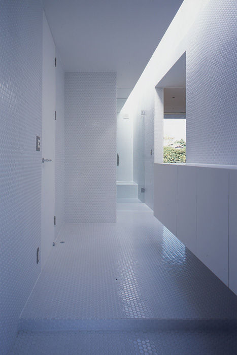 コンセント, Smart Running一級建築士事務所 Smart Running一級建築士事務所 Modern corridor, hallway & stairs Tiles