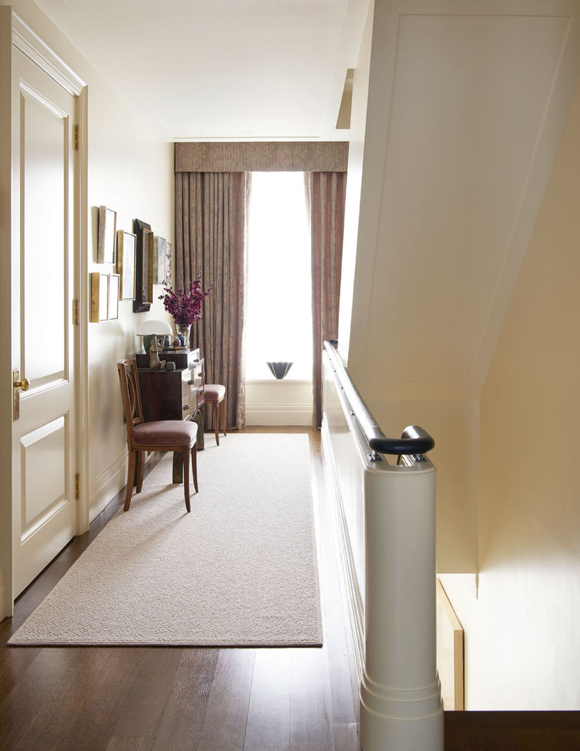 West Village Townhouse andretchelistcheffarchitects Classic style corridor, hallway and stairs