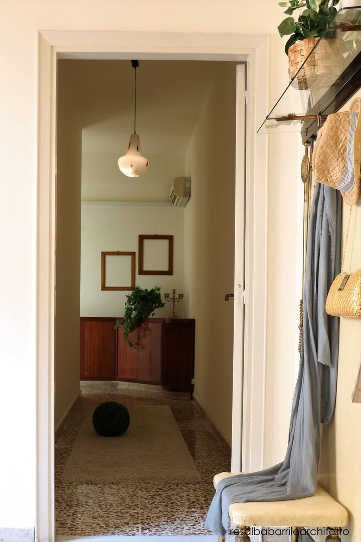 CASA AL PARCO, rosalba barrile architetto rosalba barrile architetto Classic style corridor, hallway and stairs