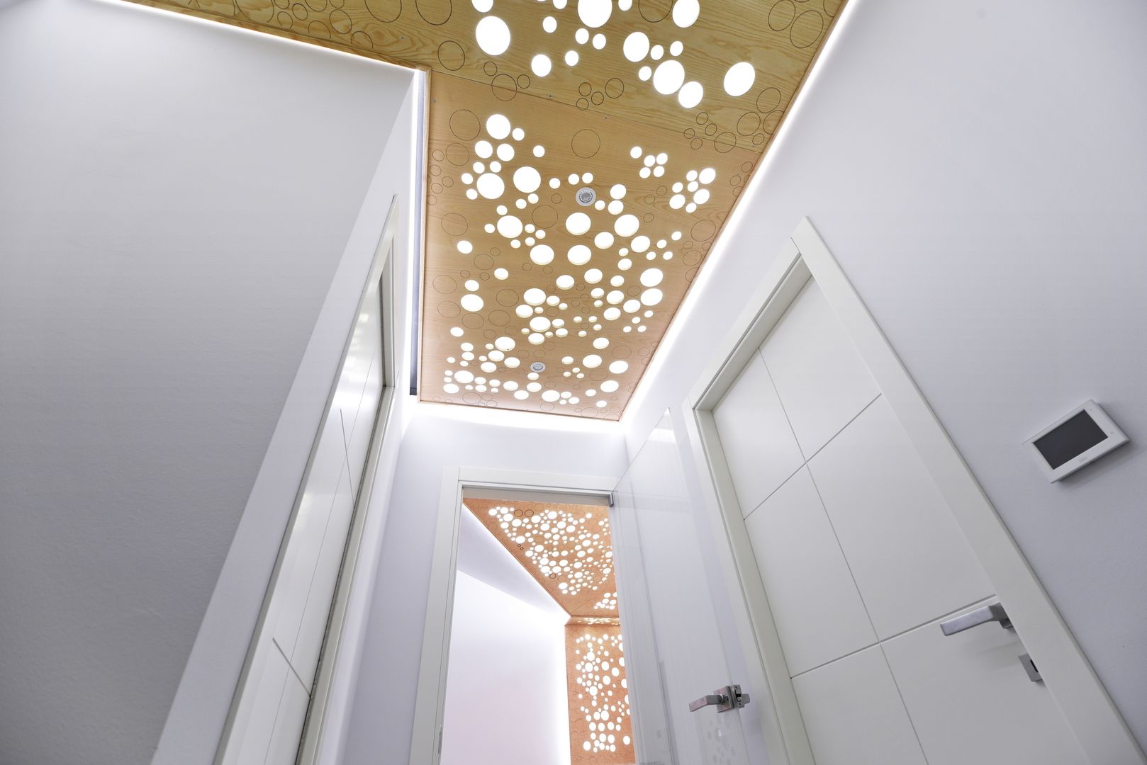 homify Modern corridor, hallway & stairs Wood Wood effect