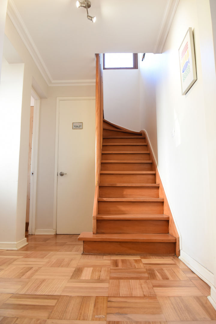 Remodelación Casa Matta, ARCOP Arquitectura & Construcción ARCOP Arquitectura & Construcción Classic style corridor, hallway and stairs