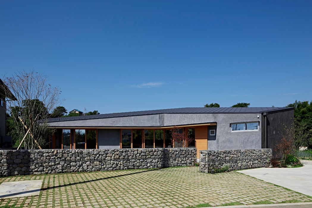 上川原の家, arc-d arc-d Casas modernas: Ideas, diseños y decoración