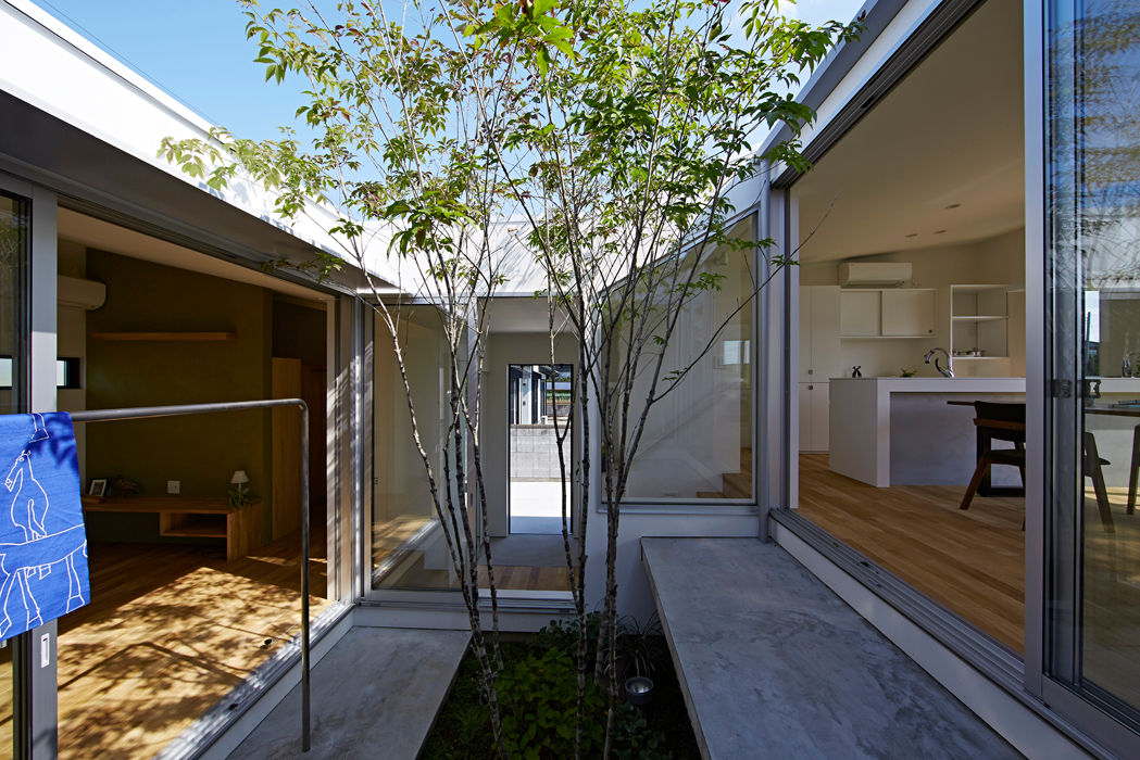 梅原の家, arc-d arc-d Jardines modernos: Ideas, imágenes y decoración