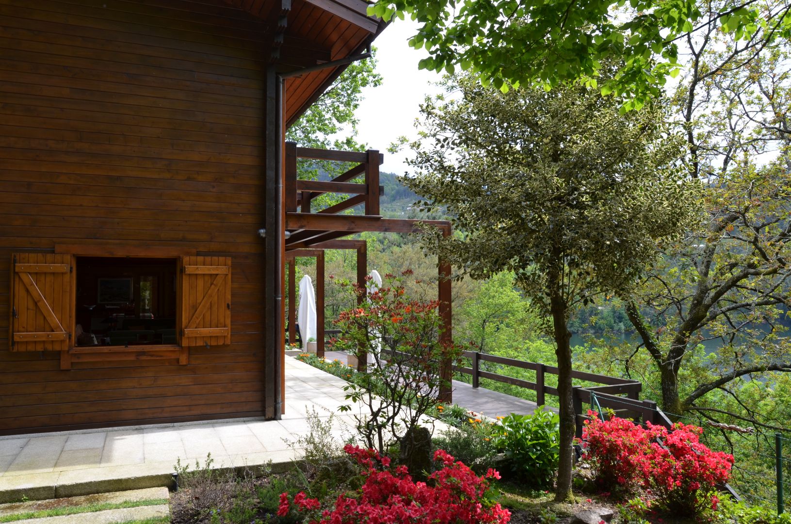 RUSTICASA | Casa da Caniçada | Terras de Bouro, RUSTICASA RUSTICASA منزل خشبي خشب متين Multicolored