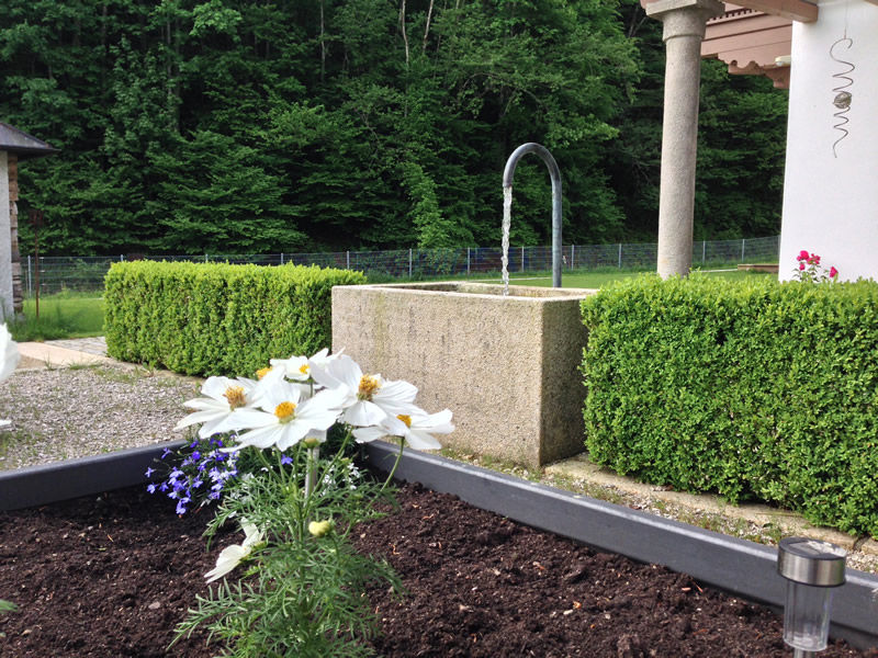 Steinbrunnen modern, Steiner Naturstein Steiner Naturstein Nowoczesny ogród