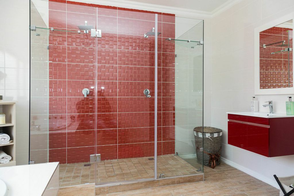 homify Eclectic style bathroom Tiles