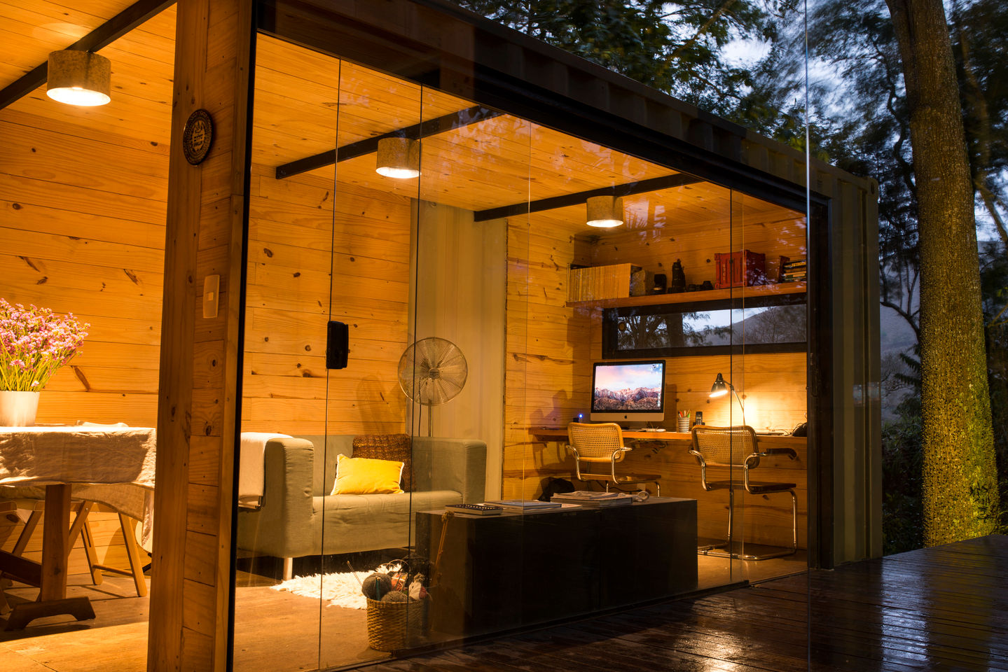 Casa Container, Giselle Wanderley arquitetura Giselle Wanderley arquitetura ห้องนั่งเล่น ไม้ Wood effect