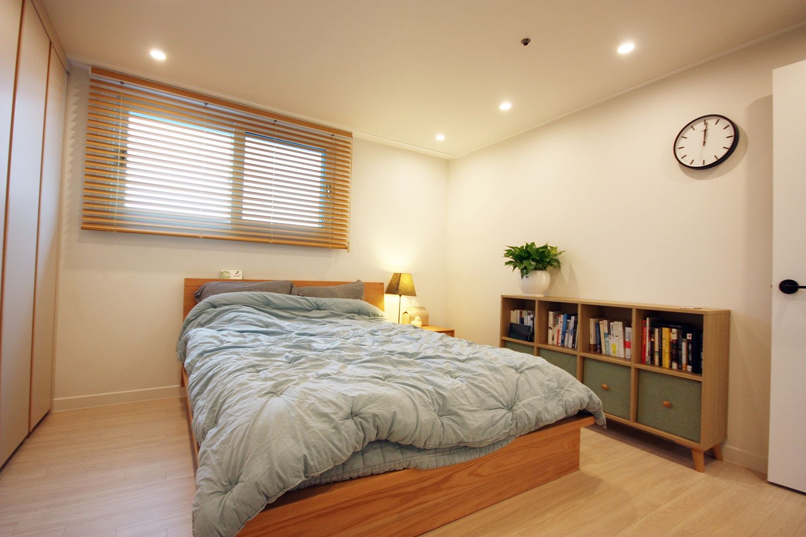 광장동 32평 내츄럴 홈스타일링, homelatte homelatte Minimalistische Schlafzimmer