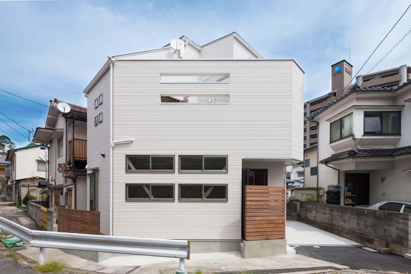 青崎東の家, 株式会社かんくう建築デザイン 株式会社かんくう建築デザイン Eclectic style houses