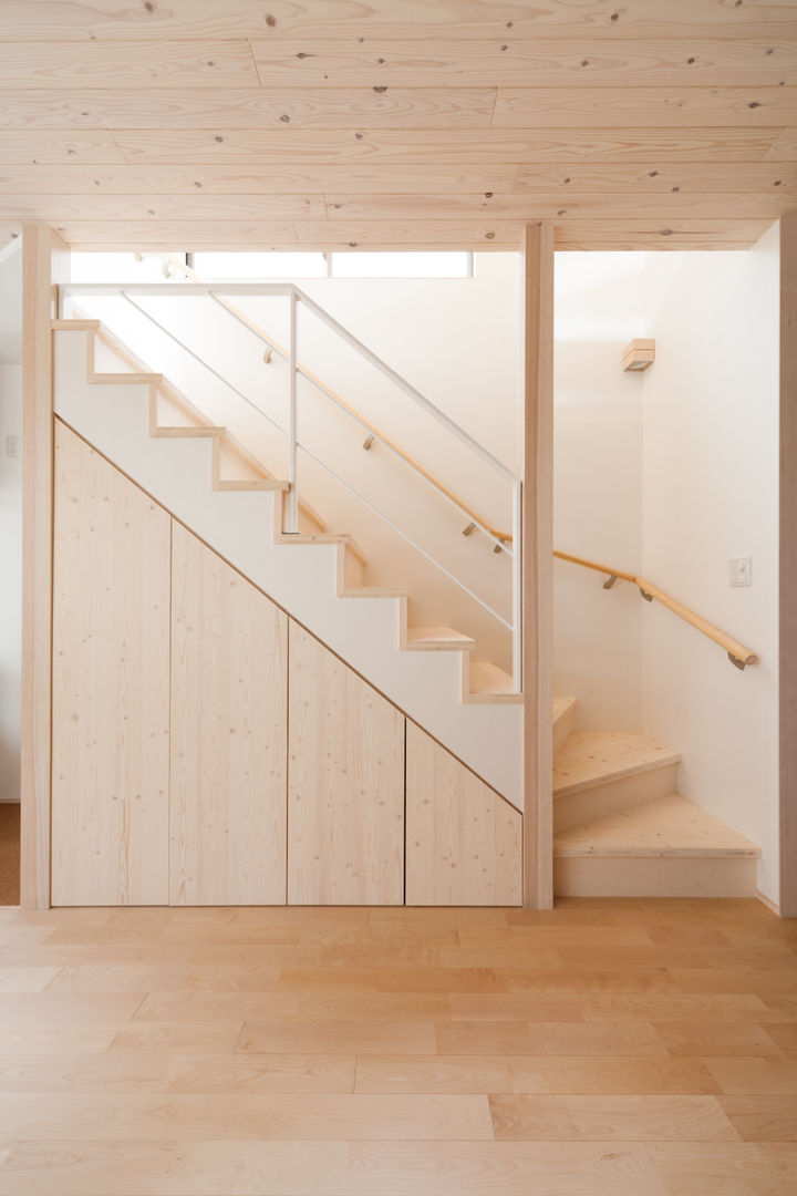 青崎東の家, 株式会社かんくう建築デザイン 株式会社かんくう建築デザイン Eclectic style corridor, hallway & stairs