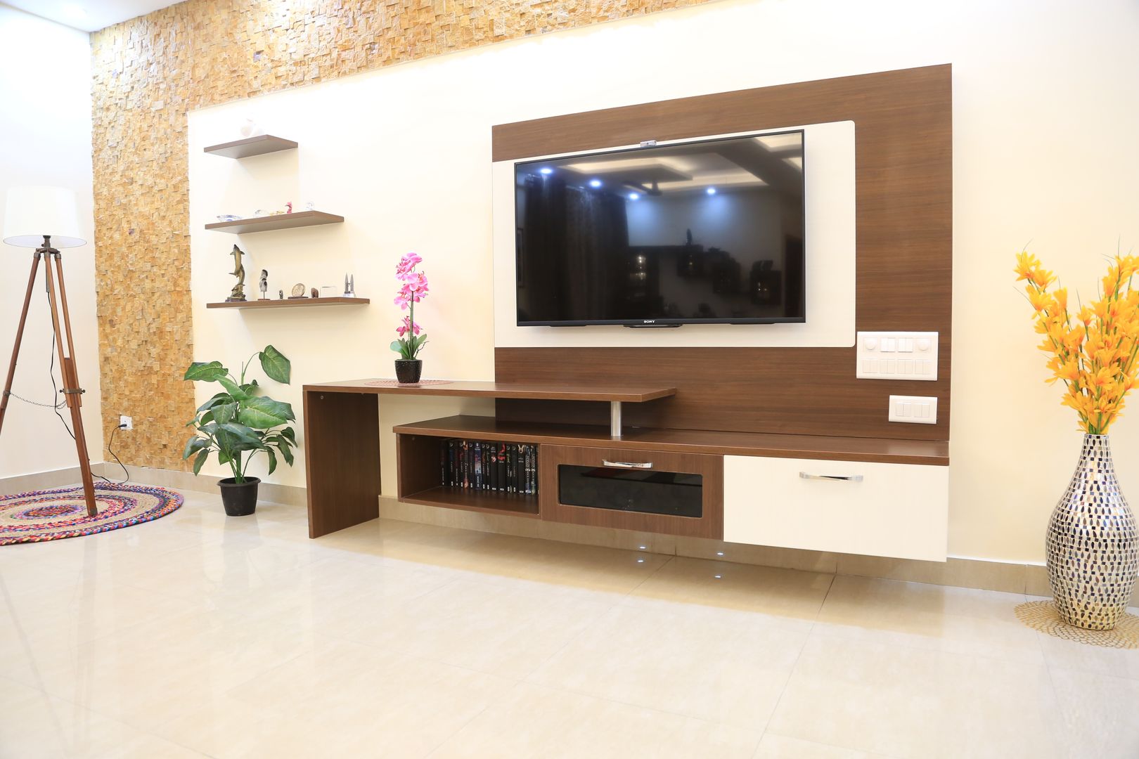 homify Salas modernas Contrachapado Muebles para televisión y equipos