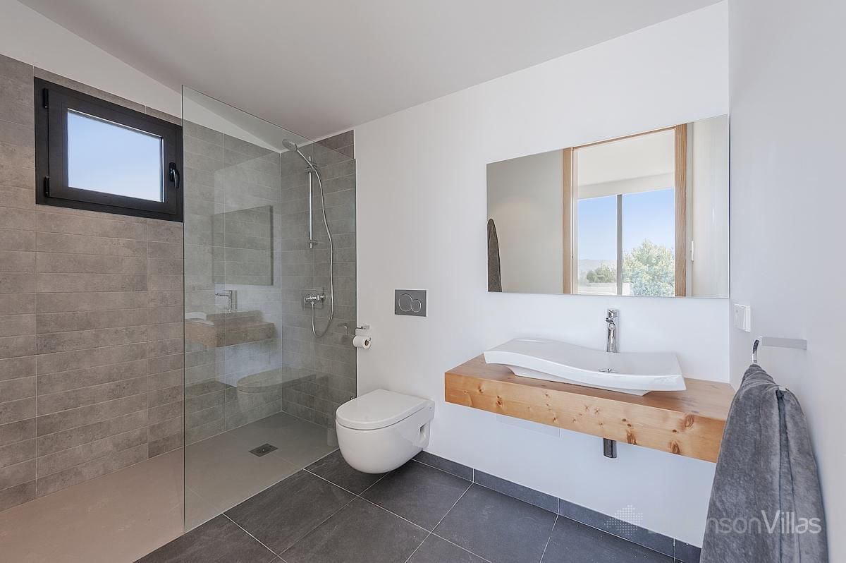 Construcción de una nueva Vivienda unifamiliar aislada con piscina en Alcudia (Mallorca), Diego Cuttone, arquitectos en Mallorca Diego Cuttone, arquitectos en Mallorca Modern bathroom