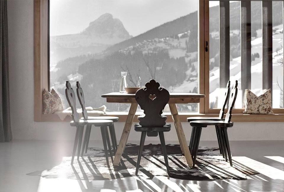 Dining with a view, Spacio Collections Spacio Collections Rustic style dining room Wood Wood effect dining room,window,wood,rustic,mountain feel,cozy