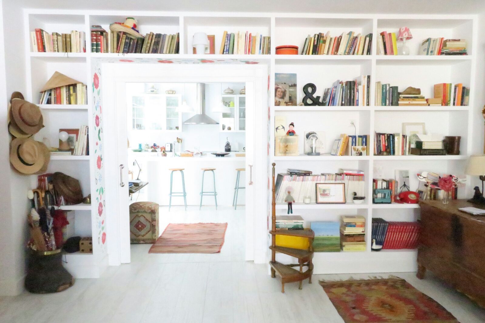 CASA ALEGRÍA, María Abascal María Abascal Built-in kitchens