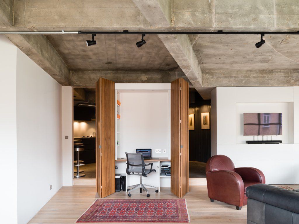 Haus2 in London, Wars-Stol Wars-Stol Ruang Studi/Kantor Gaya Rustic