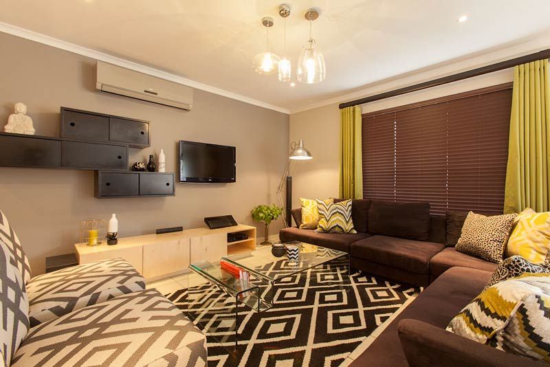 House Nair , Redesign Interiors Redesign Interiors Modern Living Room